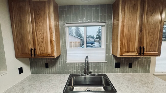 Building Photo - 1602 Cedar St