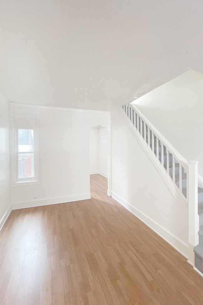 Photo - 128 W Wishart St