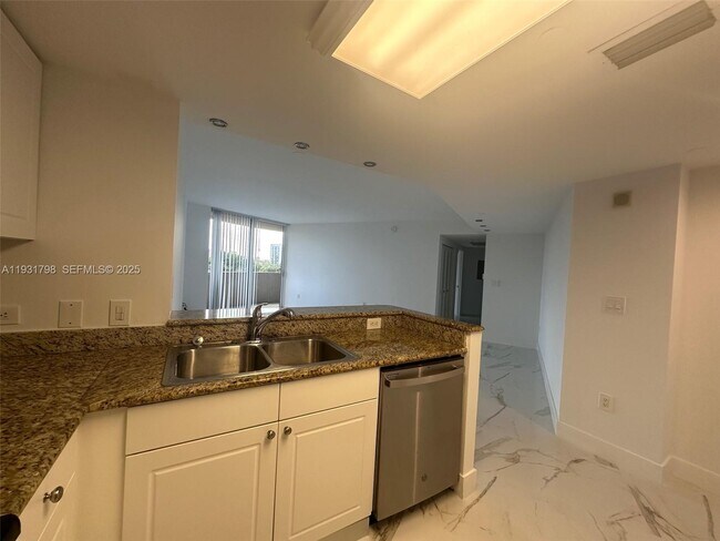 Photo - 19501 W Country Club Dr Unidad 406