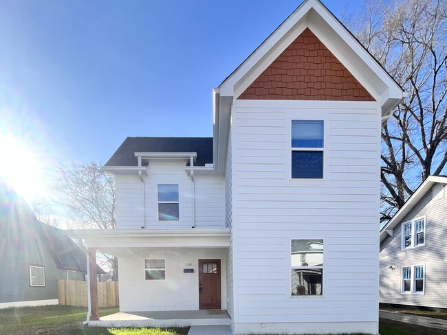 Building Photo - 118 Roland Ave