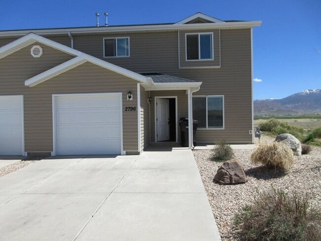 Building Photo - 3 Bedroom, 2.5 Bathroom Twin Home in Gemin...