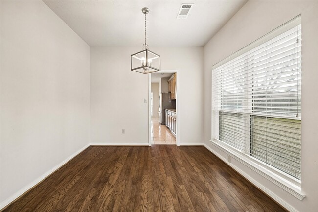 Photo - 806 Charles Pl