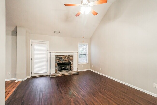 Photo - 64 Hamil Ct NW