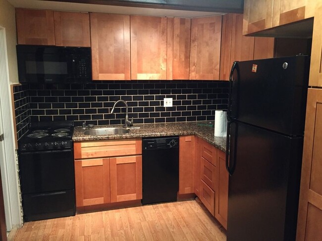 Building Photo - Montecito - 1 Bedroom, 1 Bath single story apartment, INCLUDES UTILITIES