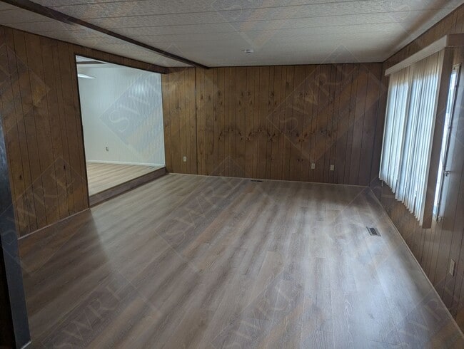 Photo - 1038 Lyle St