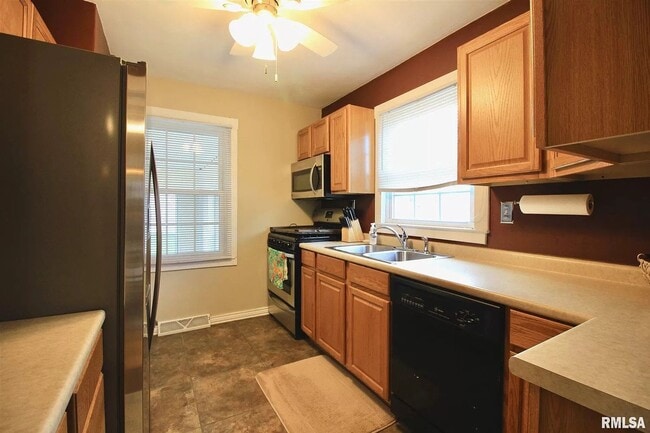 Photo - Beautiful 2 bed 1 bathroom home in Rock Island!