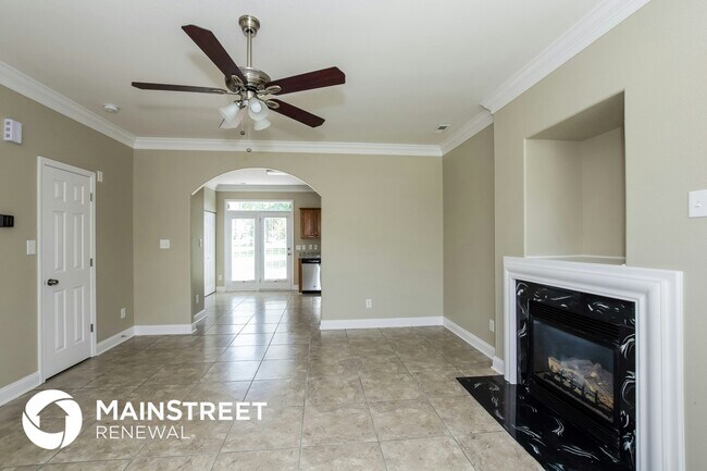 Photo - 10438 Hugue Way