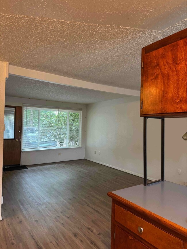 Building Photo - Ridgewood View