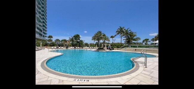 Photo - 400 S Pointe Dr Unidad 1102