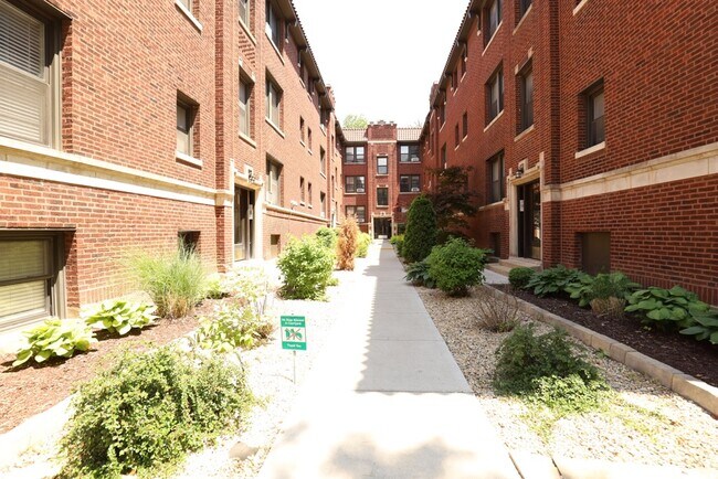 Photo - 2639 N Spaulding Ave Unidad E4 Rental