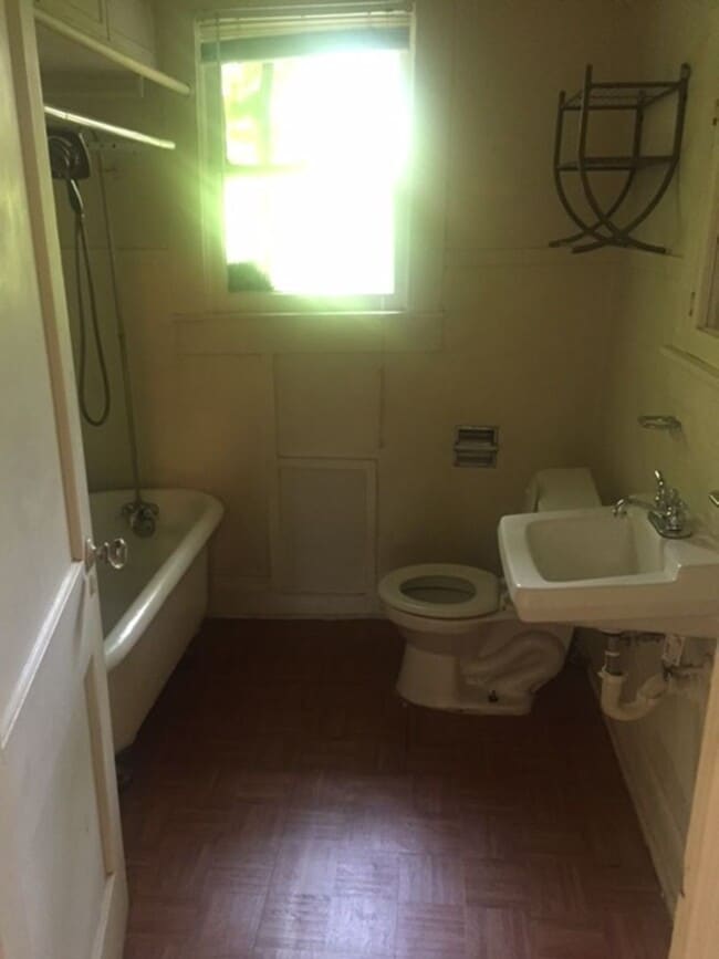 Photo - 2 BEDROOM 1 BATHROOM HOUSE WITH HUGE FENCED BACKYARD