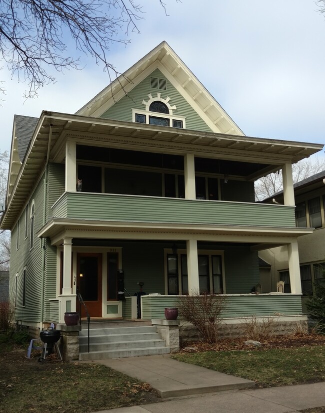 Building Photo - 913 Ashland Ave Unit Ashland 1