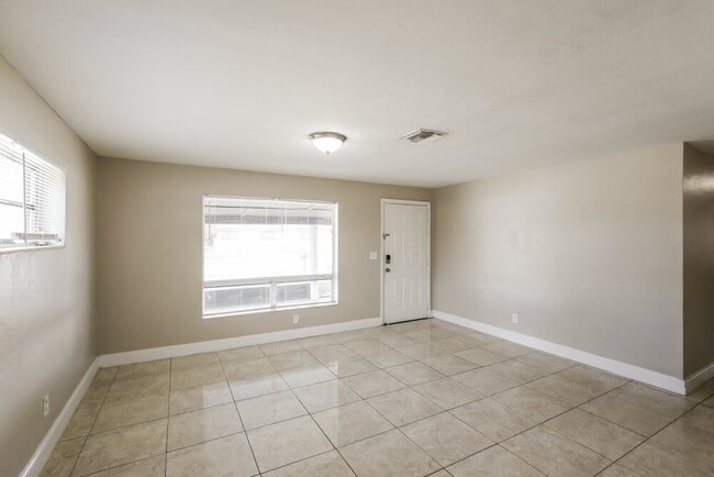 Photo - 2890 NW 20th St