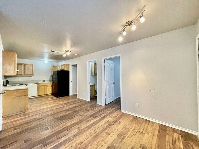 Photo - 1013-1015-1015 Advance St