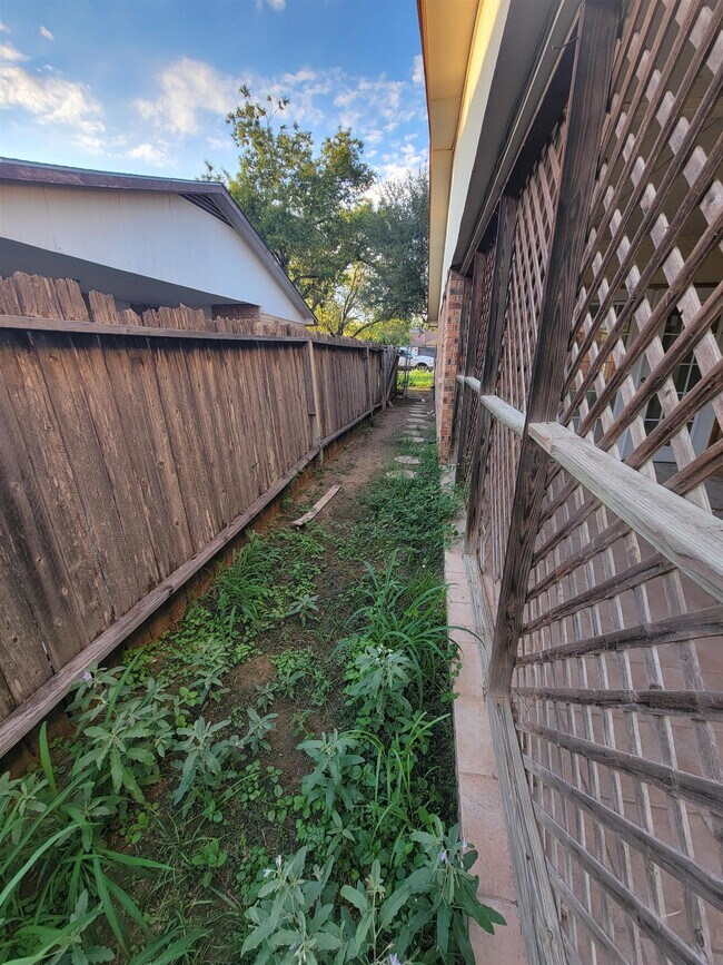 Photo - 713 Lindenwood Dr