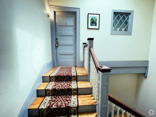 Building Photo - 1691 Beacon St Unit 3 Rental