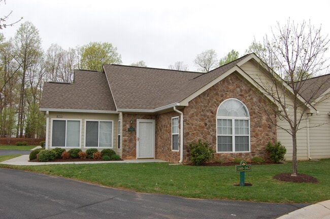 Building Photo - Main level living - 2 BR / 2 BA - Sunroom ... Rental