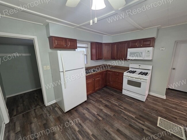1533 John St Unit 1