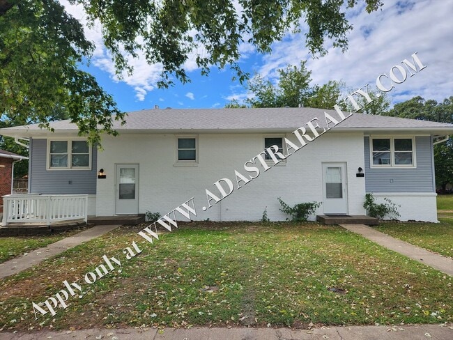 Photo - Nice Updated 2 Bed 1.5 Bath Duplex in Basehor-Available in MAY!!