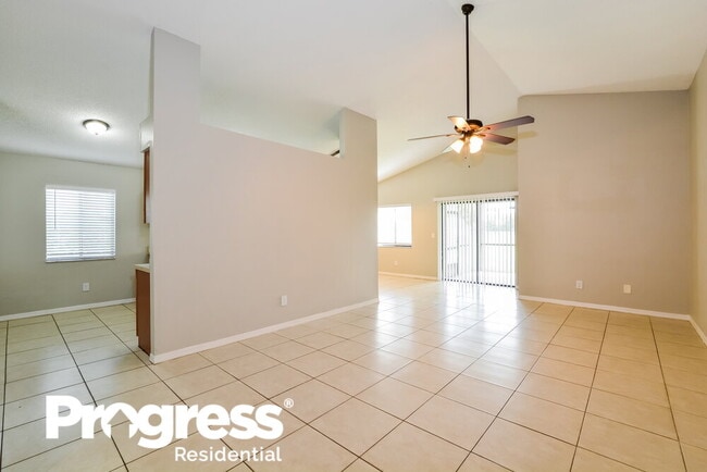 Photo - 215 River Chase Dr