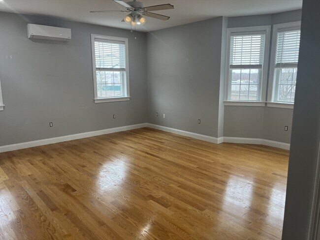 Photo - 2 French Ave