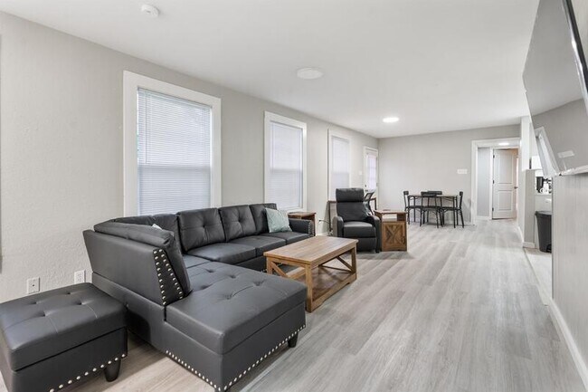 Photo - 219 Wildwind St