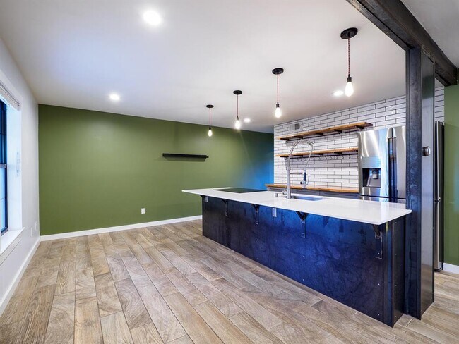 Photo - 2302 East Side Dr Unidad 28