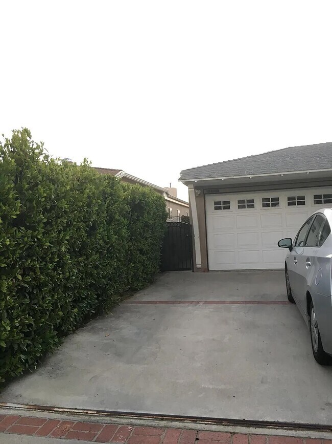 10351 Parr Ave Unit LA Sunland Apartment