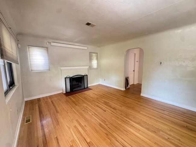 Photo - 1210 Jackson St SE