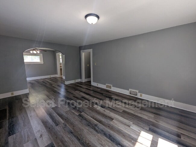 822 Nuttman Ave Unit B