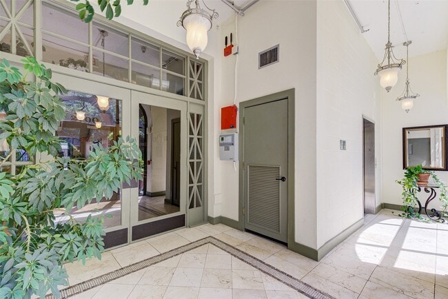 Photo - 2700 Albany St Unit 2B