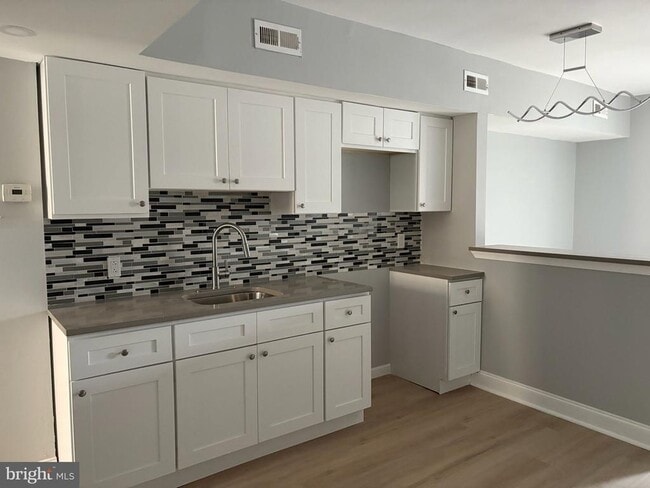 Building Photo - 1535 S 10th St Unit 2 Rental