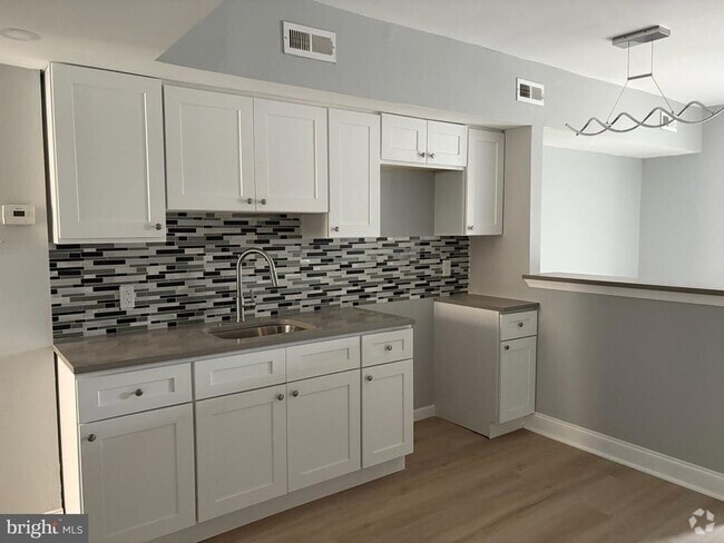 Building Photo - 1535 S 10th St Unit 2 Rental