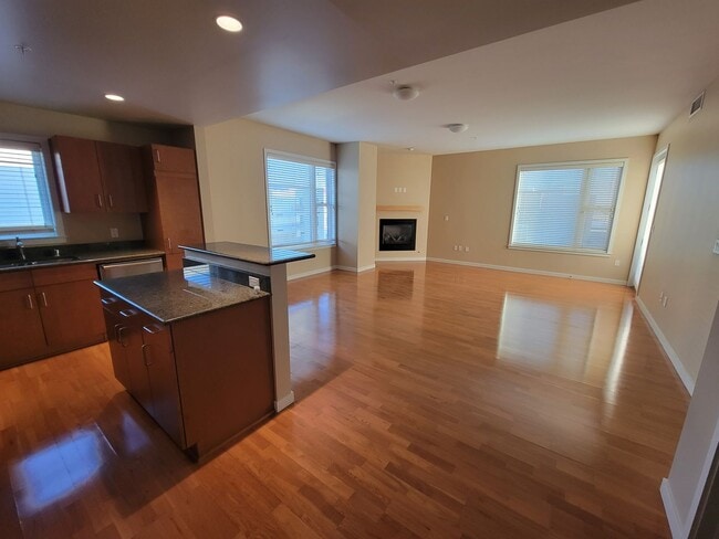 Photo - Luxury, Spacious 1 bedroom Apartment in Bo... Unit 402-D