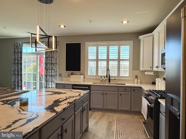 Photo - 7548 Morris St