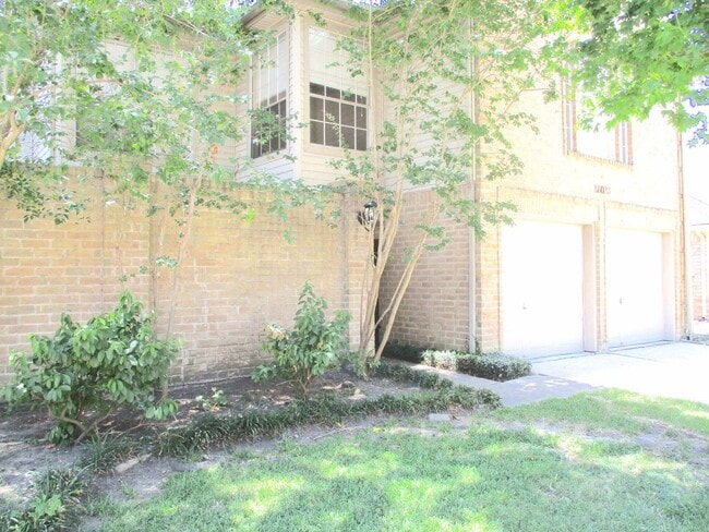 Building Photo - GET A BIG HOUSE FOR A SMALL PRICE IN BEAR CREEK