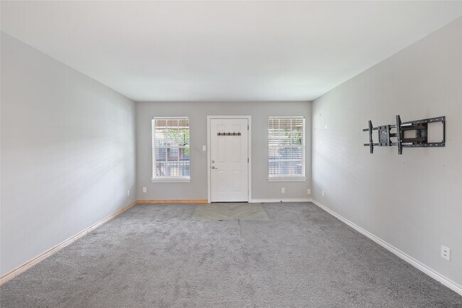 Photo - 9015 Gaylord Dr Unidad 62