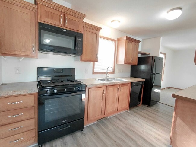 Photo - 2008 Heron Dr NW