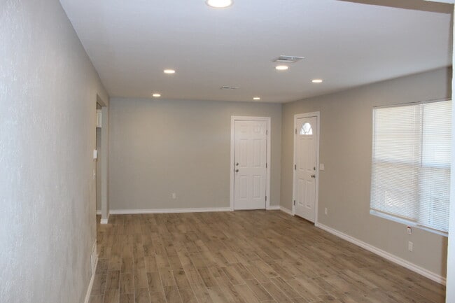 Photo - 5908 NW 61st St