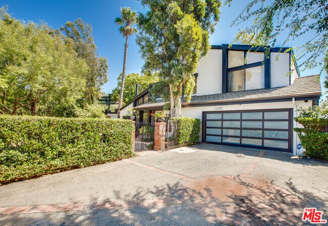 Photo - 13302 Mulholland Dr