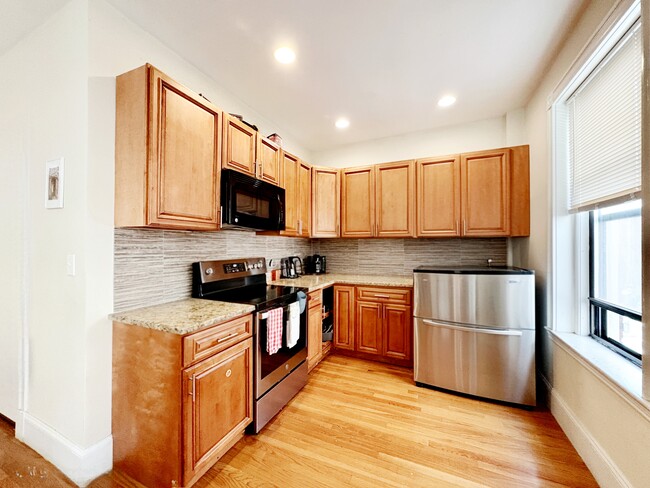 Building Photo - 184 Saint Paul St Unit 2 Rental