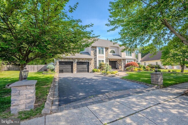 Photo - 61 Amherst Way