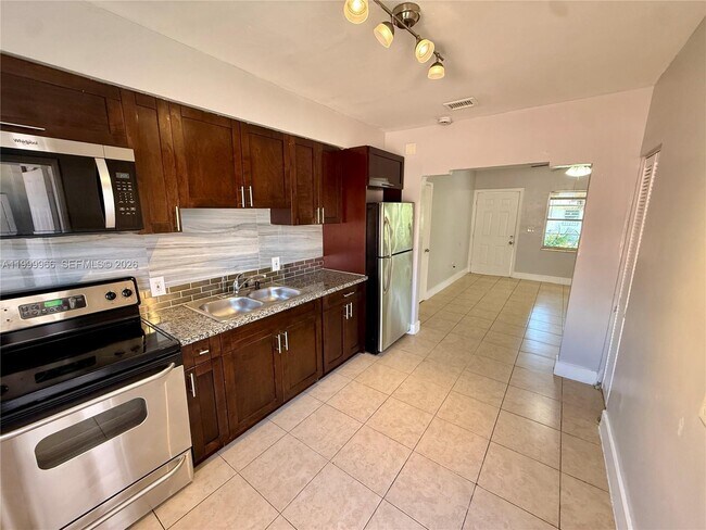 Photo - 1467 NW 53rd St Unidad 1