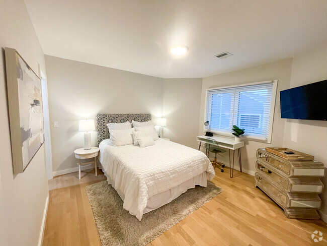 Building Photo - 75 Thorndike St Unit 2 Rental