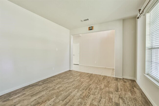 Photo - 911 Merlin Roost Ct