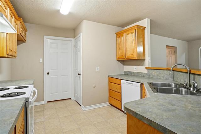 Photo - 612 N Ave C