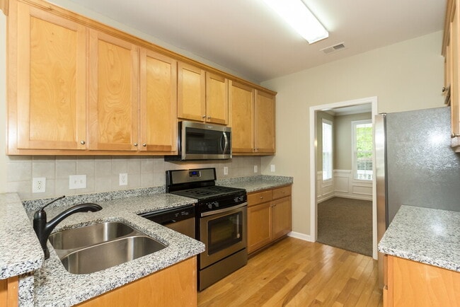 Photo - 83 Oak Park Square