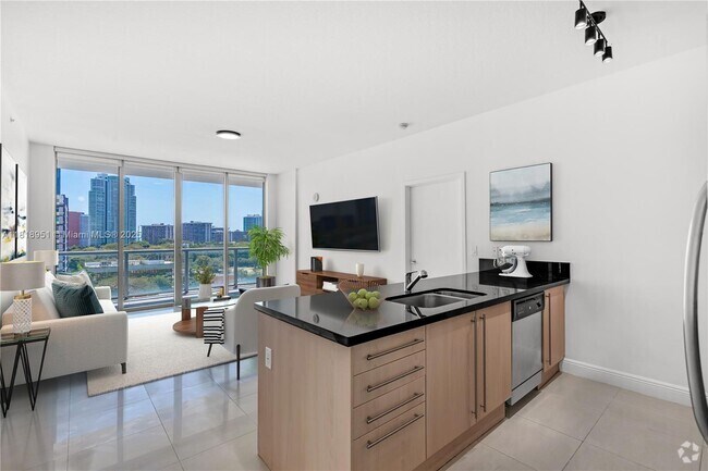 Building Photo - 79 SW 12th St Unit 1204-S Rental