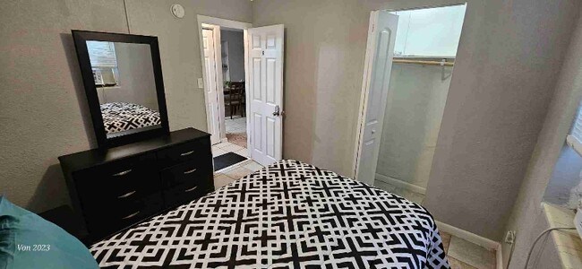 Photo - 1069 W 30th St