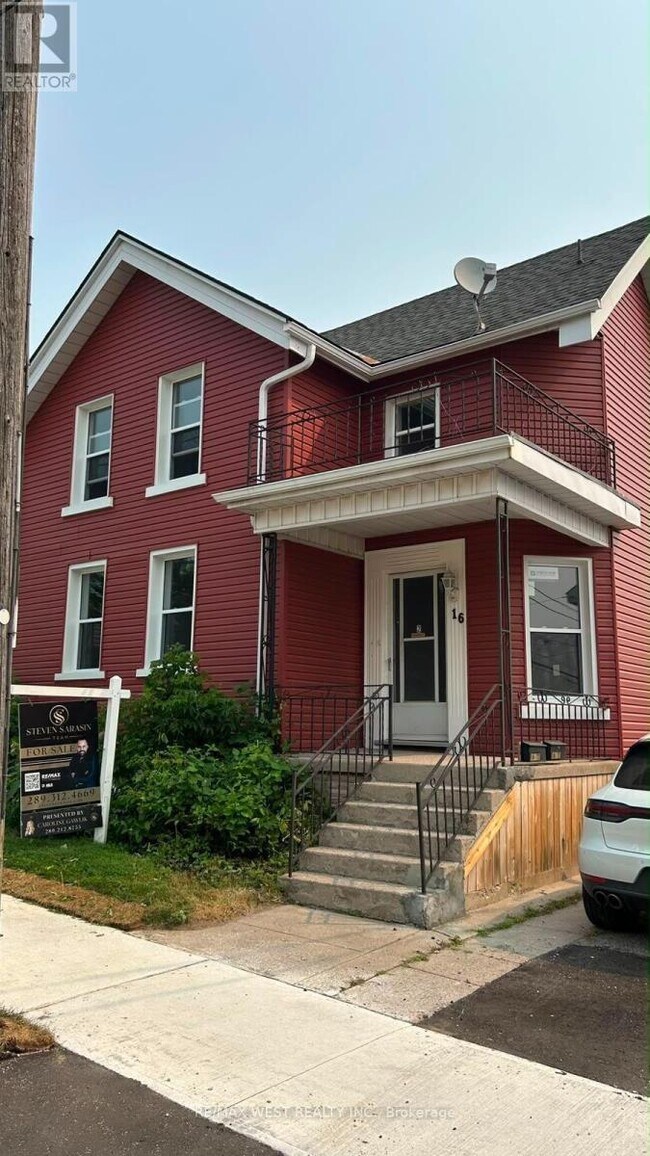 Photo - 16 Albert St N